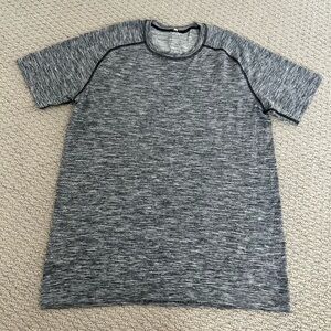 Lululemon Metal Vent Tech Surge Short Sleeve
Size Medium
Black White